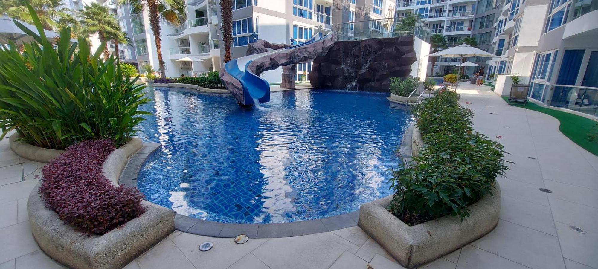 Grand Avenue, Luxury Suite, 72sqm Pool View With Lounge Area Appartement Pattaya