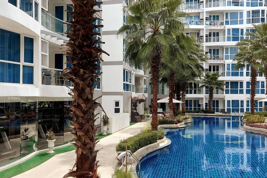 Appartement Grand Avenue, Luxury Suite, 72sqm Pool View With Lounge Area Pattaya