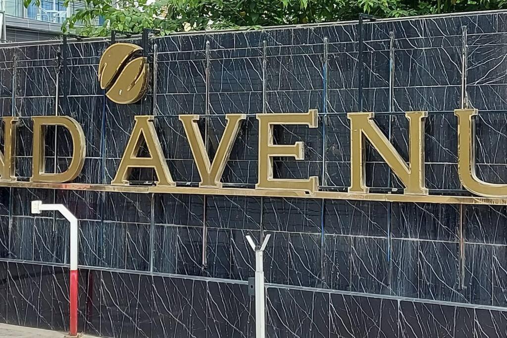 Grand Avenue, Luxury Suite, 72sqm Pool View With Lounge Area