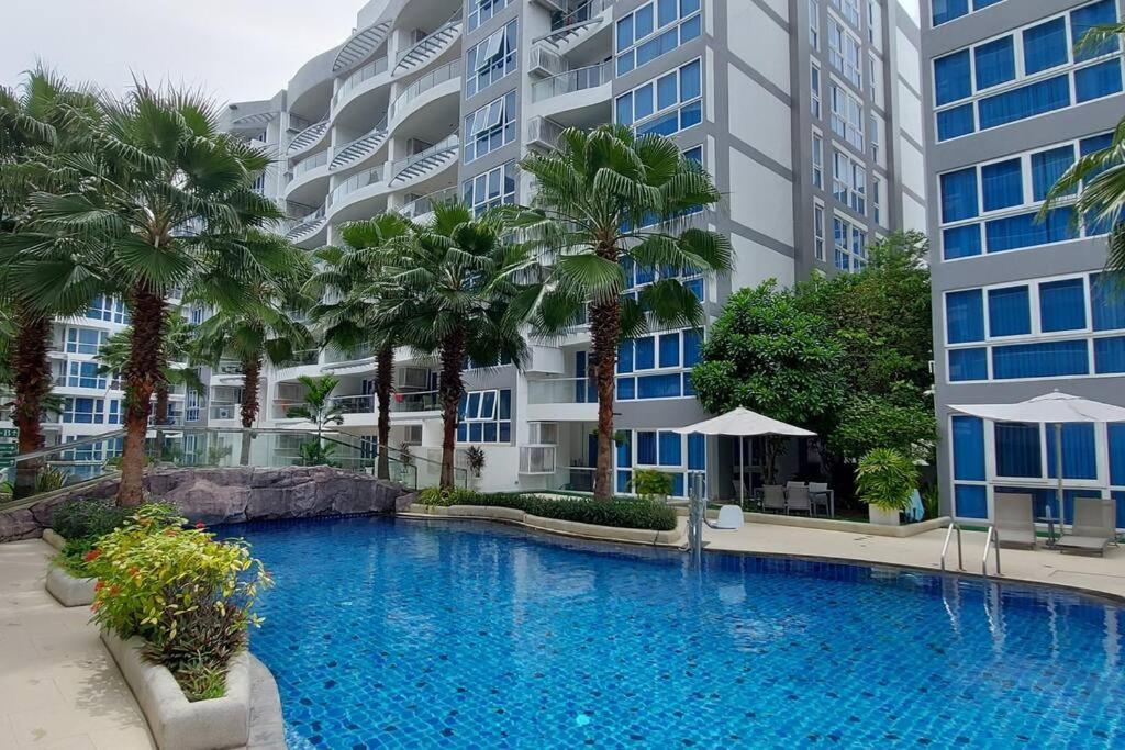 Grand Avenue, Luxury Suite, 72sqm Pool View With Lounge Area Appartement Pattaya