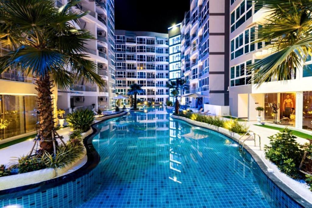 Grand Avenue, Luxury Suite, 72sqm Pool View With Lounge Area Appartement *